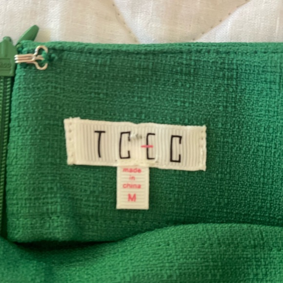 Green skort, can be dressed up or down with casual T or dressy top & heels - Picture 5 of 7